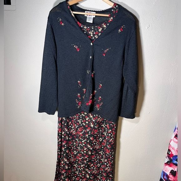 R&K Originals Dress + Sweater Embroidered Flowers and mini pearl beads Sz 10 - Picture 2 of 8